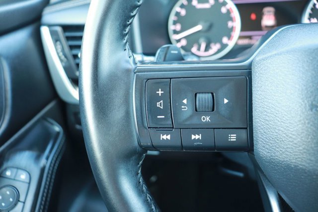 Used 2025 Nissan Rogue SV image 18