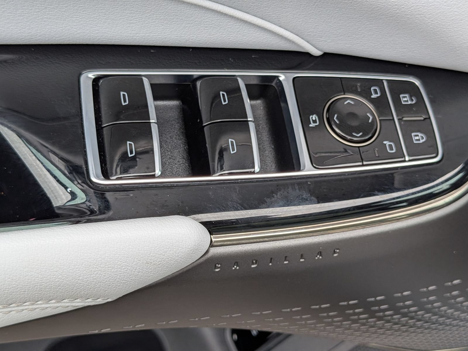 Used 2024 Cadillac Lyriq Luxury RWD image 14