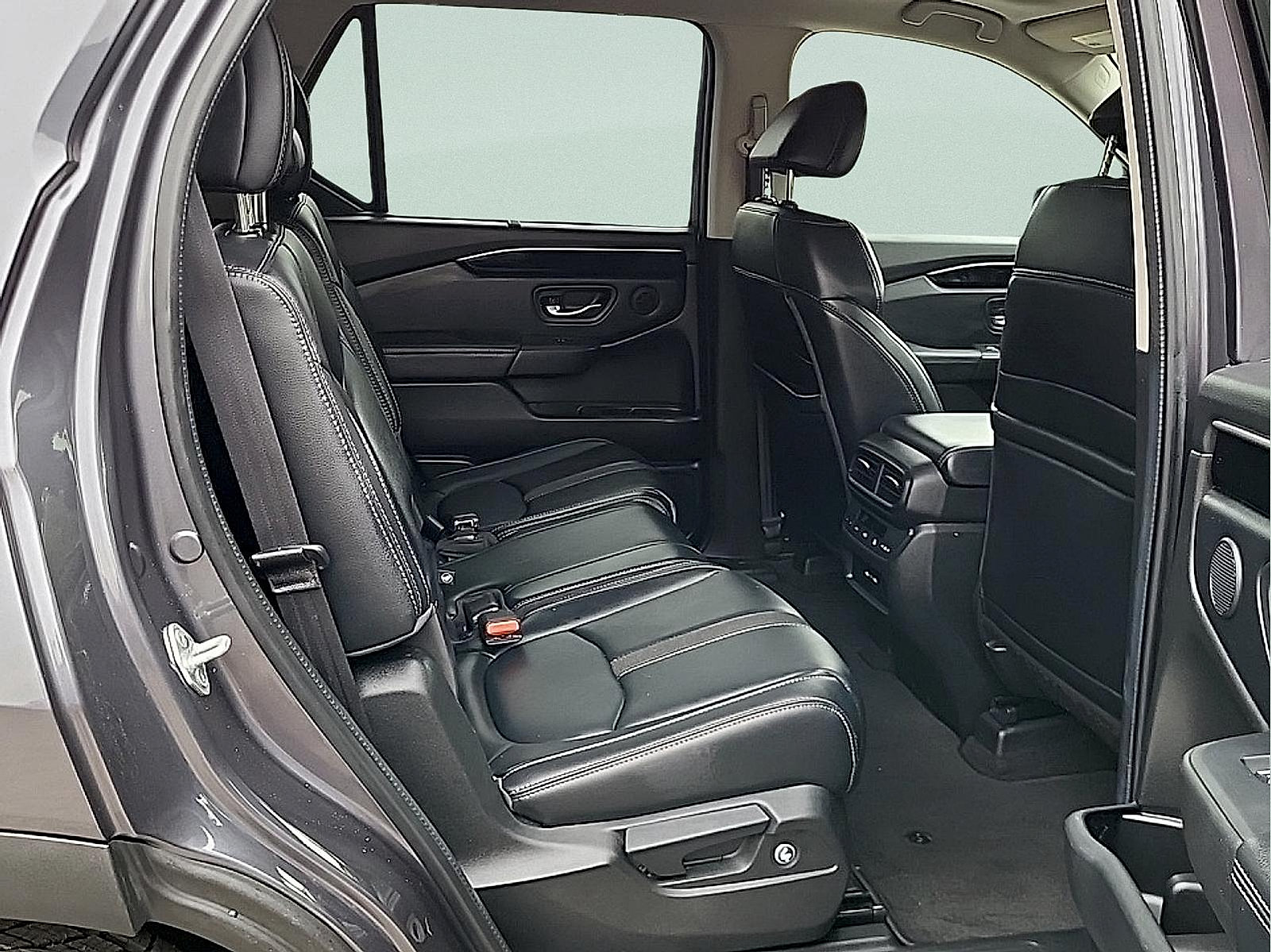 Used 2024 Honda Pilot Touring image 11