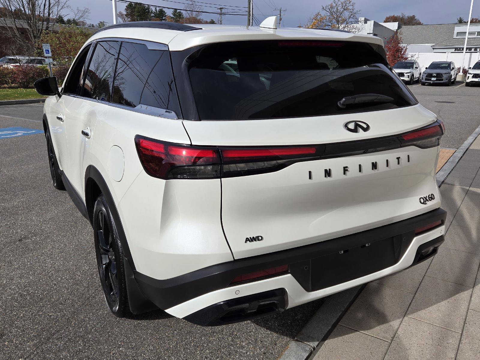 Certified 2025 INFINITI QX60 Luxe w/ Black Edition image 12