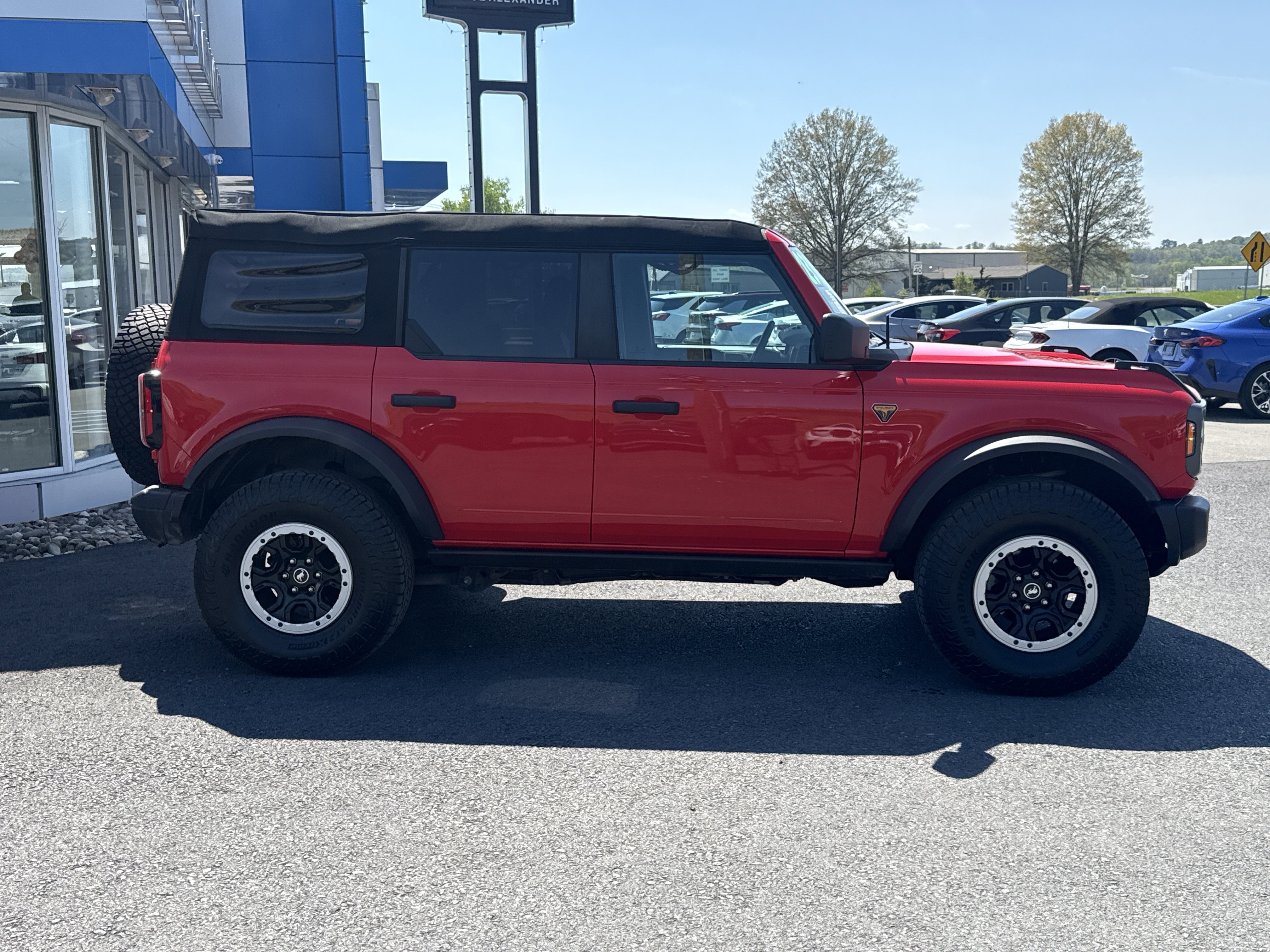 Used 2023 Ford Bronco Badlands w/ Sasquatch Package AWD/4WD image 2