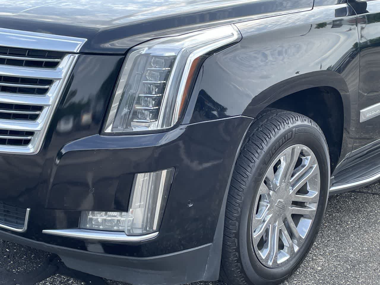 Used 2018 Cadillac Escalade ESV 4WD image 39