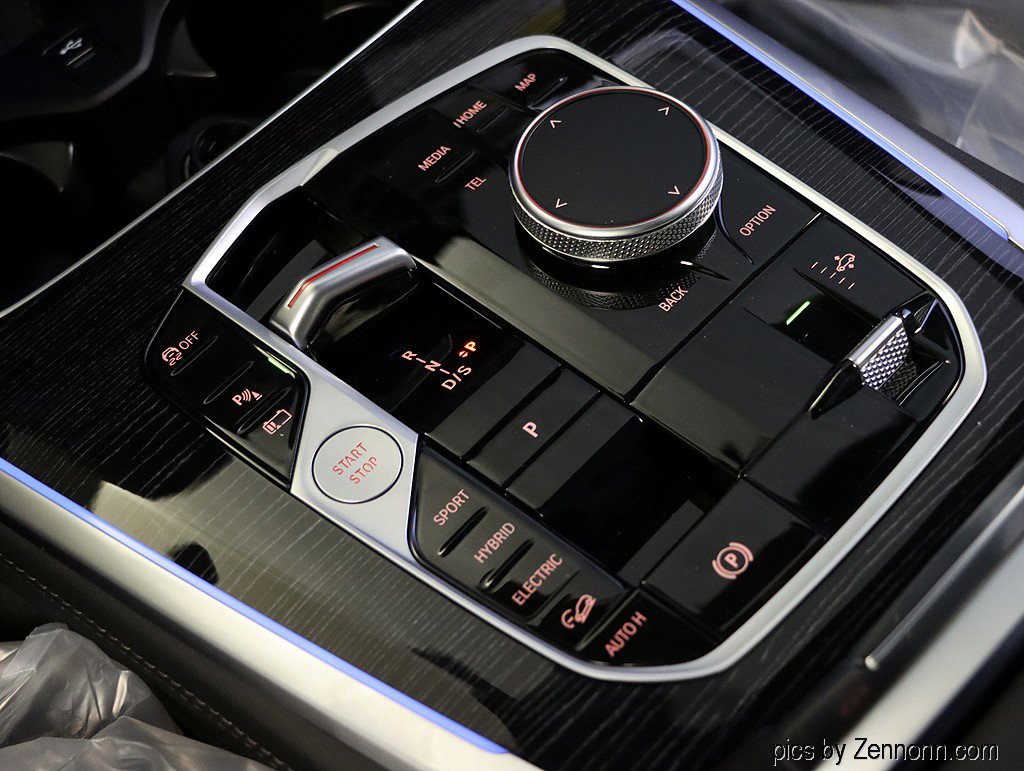 Used 2026 BMW X5 xDrive50e w/ M Sport Package image 27