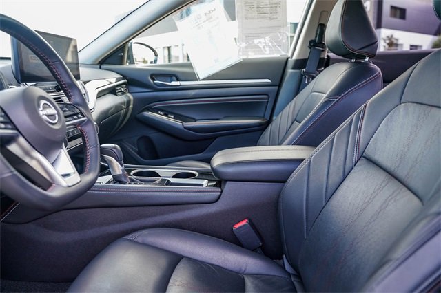Used 2023 Nissan Altima 2.5 SR w/ SR Premium Package image 18