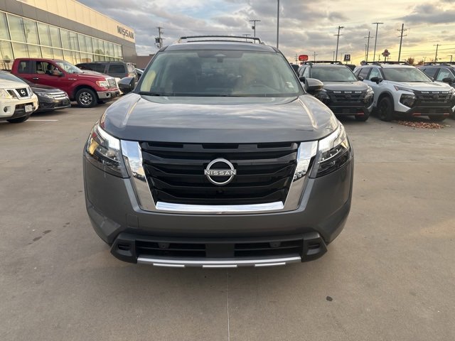 New 2025 Nissan Pathfinder SL image 2