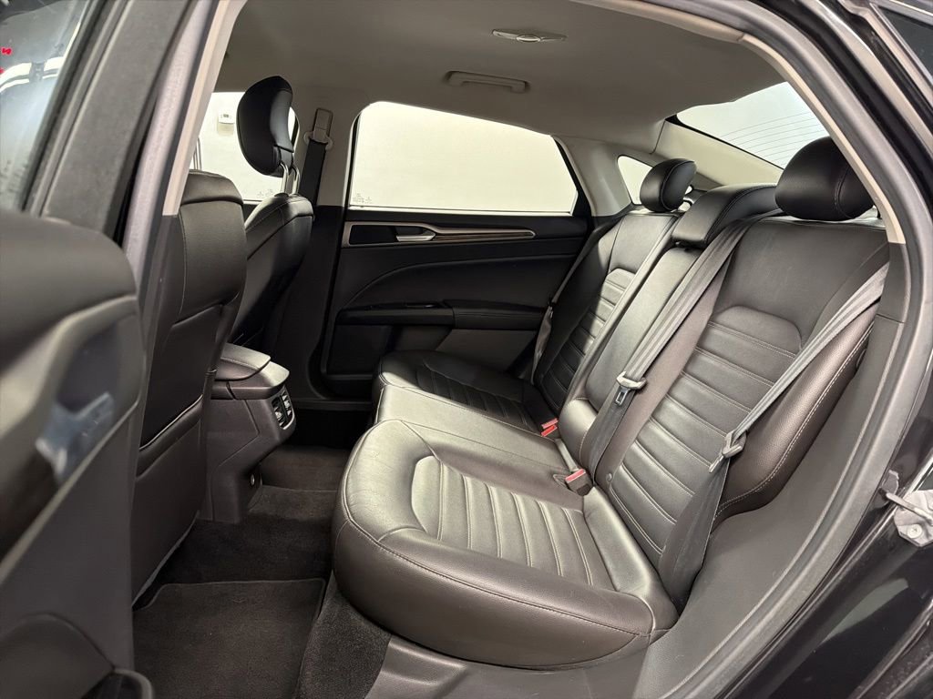 Used 2014 Ford Fusion SE w/ Equipment Group 202A FWD image 27