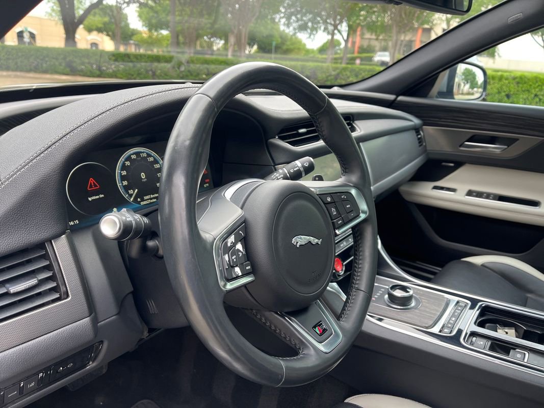 Used 2017 Jaguar XF S RWD image 23
