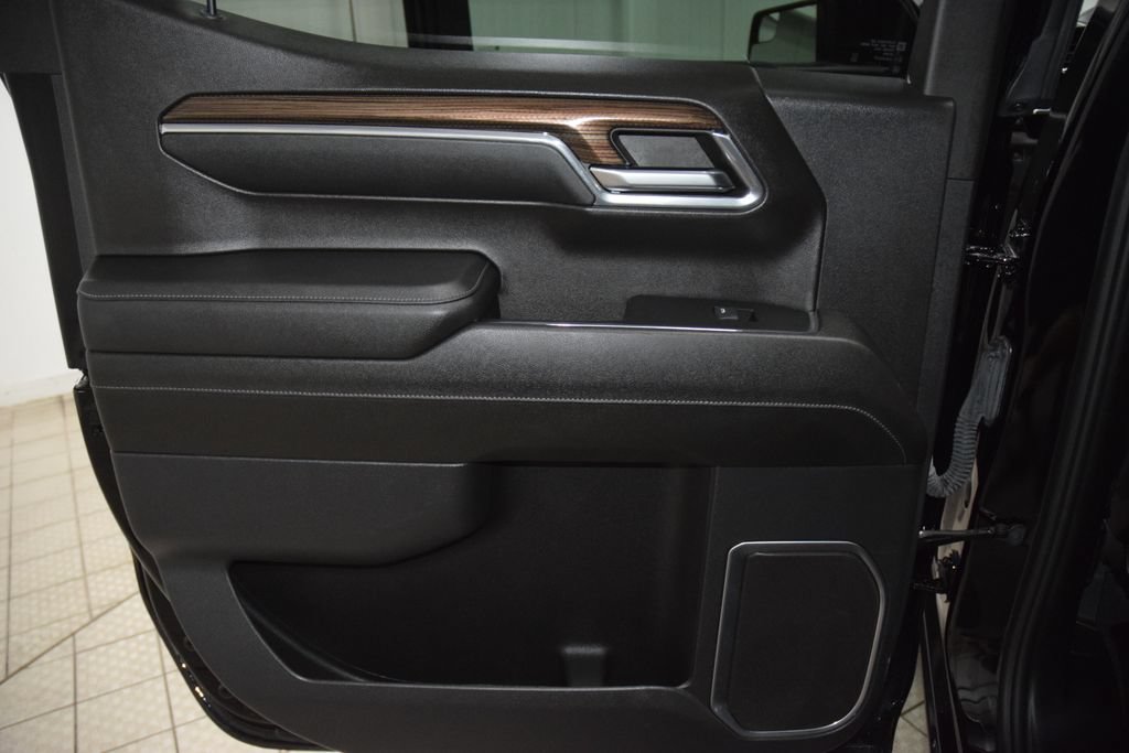 Used 2024 Chevrolet Silverado 1500 LT AWD/4WD image 44
