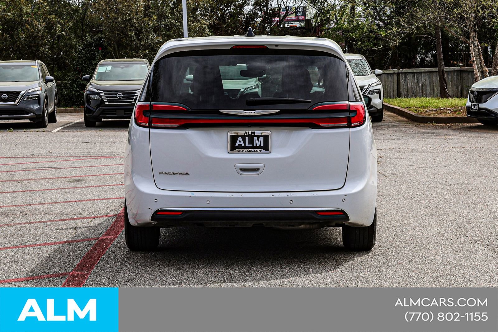Used 2024 Chrysler Pacifica Touring-L FWD image 13