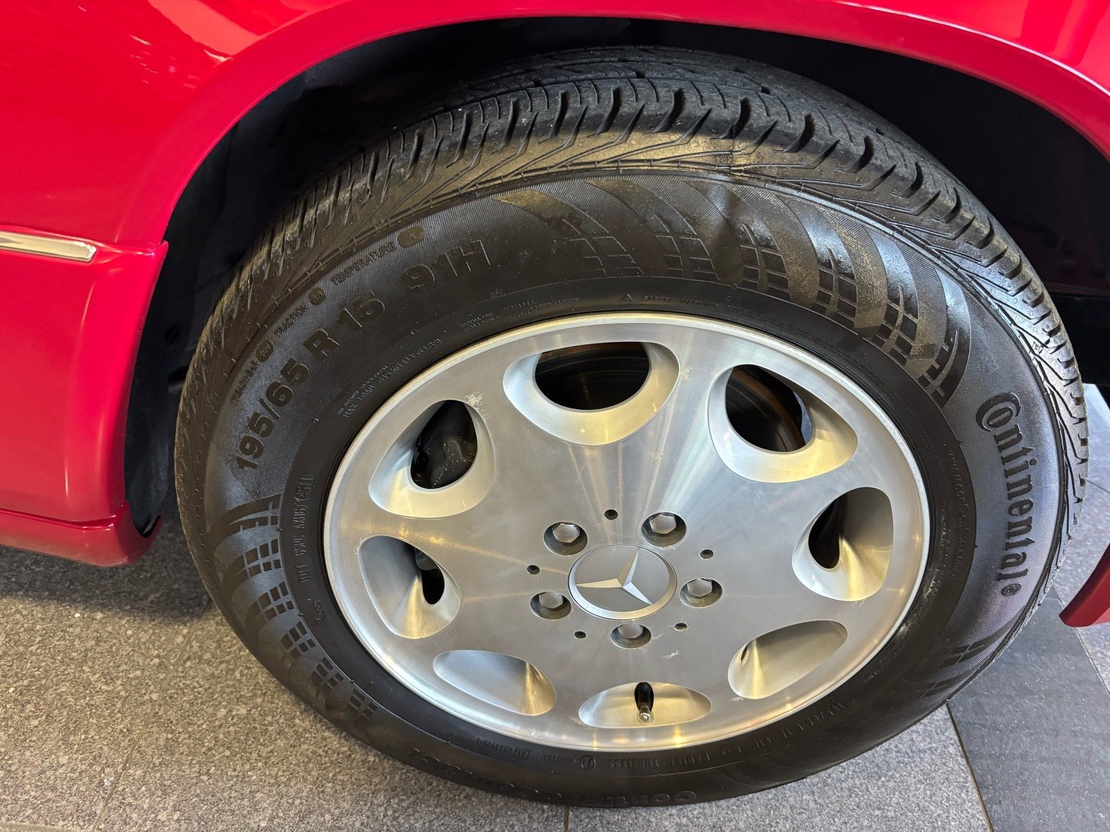 Used 1995 Mercedes-Benz E 320 Convertible image 22