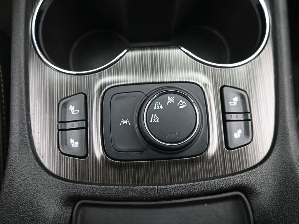 Used 2023 GMC Acadia SLT image 17