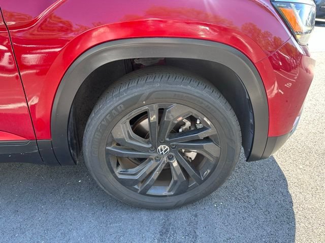 Used 2023 Volkswagen Atlas SE w/ Black Wheel Package FWD image 13