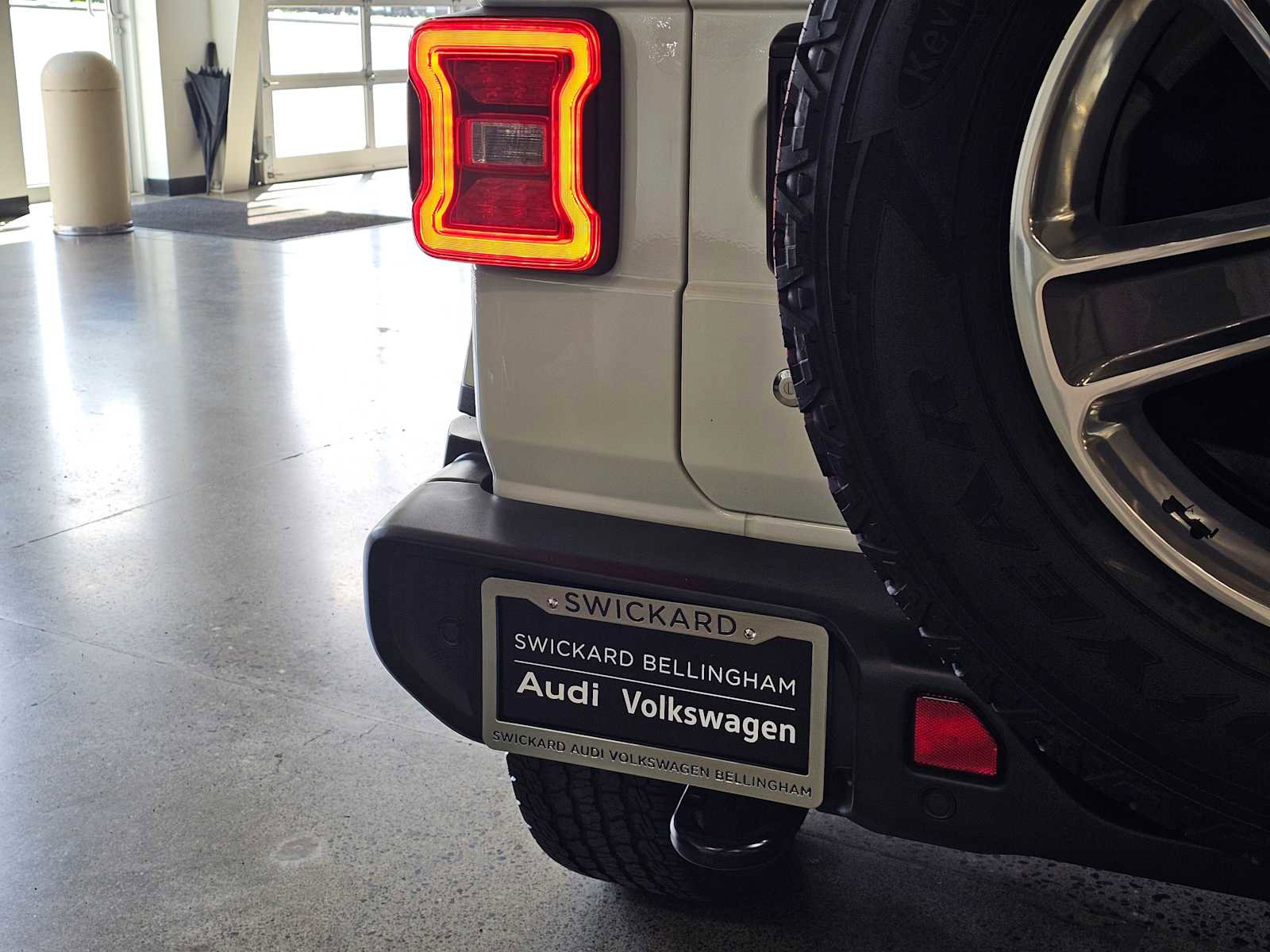 Used 2018 Jeep Wrangler Unlimited Sahara w/ Cold Weather Group image 15