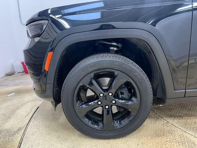 Used 2023 Jeep Grand Cherokee L Laredo AWD/4WD image 19