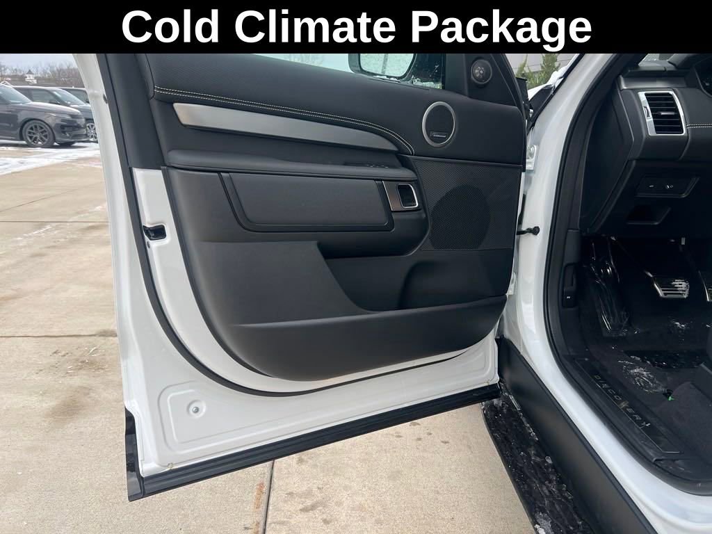 New 2025 Land Rover Discovery Dynamic SE image 5