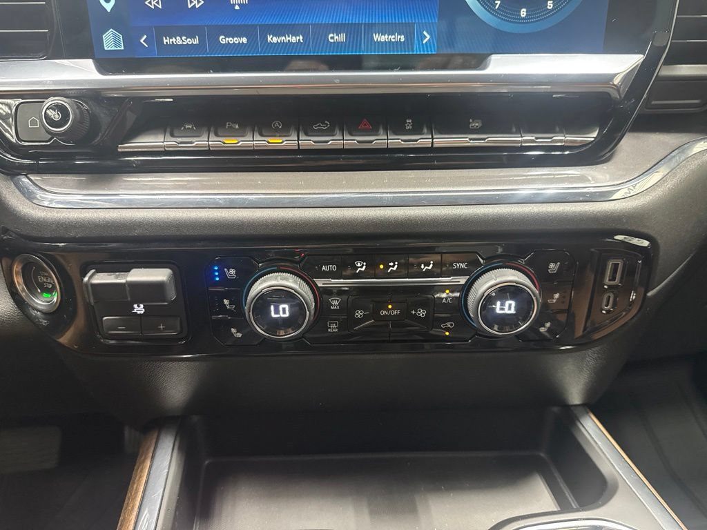 Used 2023 Chevrolet Silverado 1500 High Country w/ High Country Premium Package AWD/4WD image 26