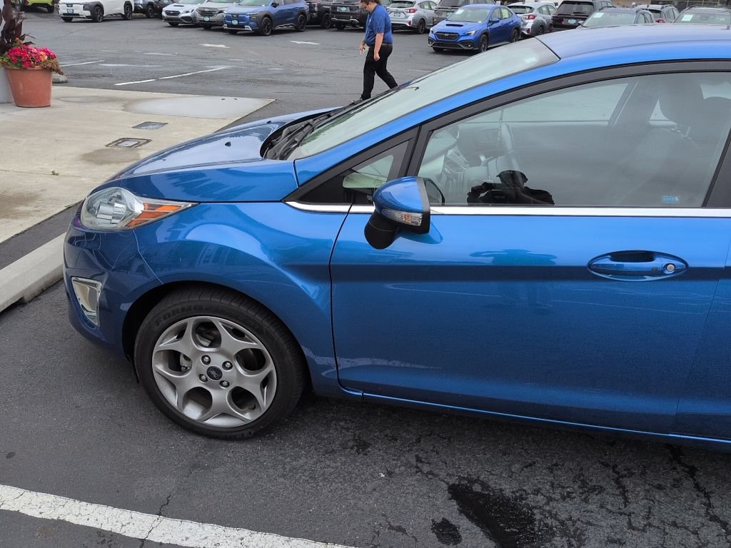 Used 2011 Ford Fiesta SEL w/ 301A Rapid Spec Order Code FWD image 10