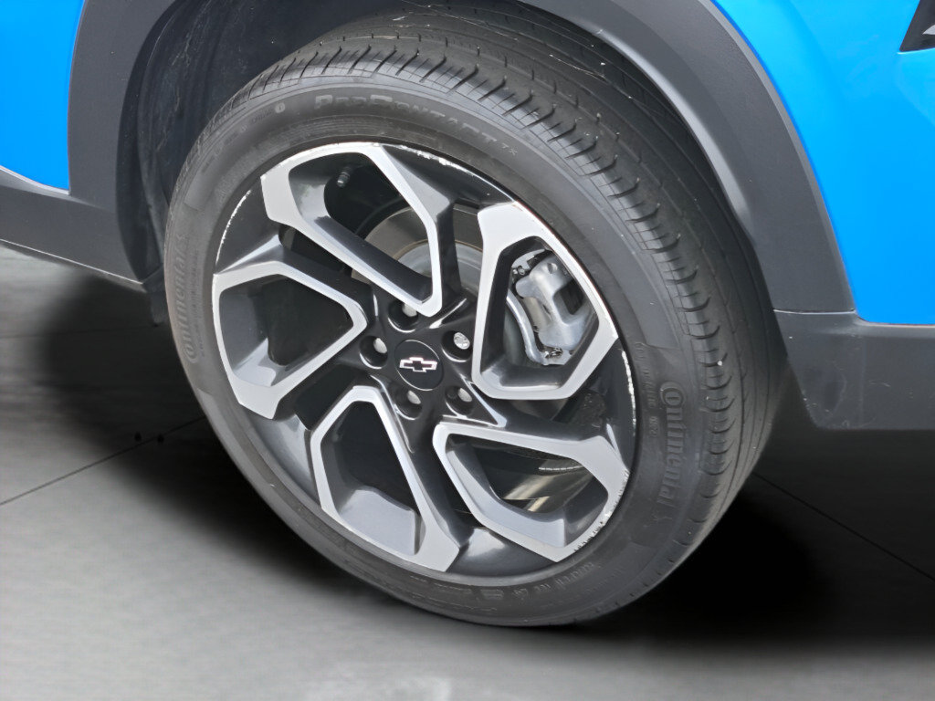 Used 2025 Chevrolet Trax RS w/ Sunroof Package FWD image 19