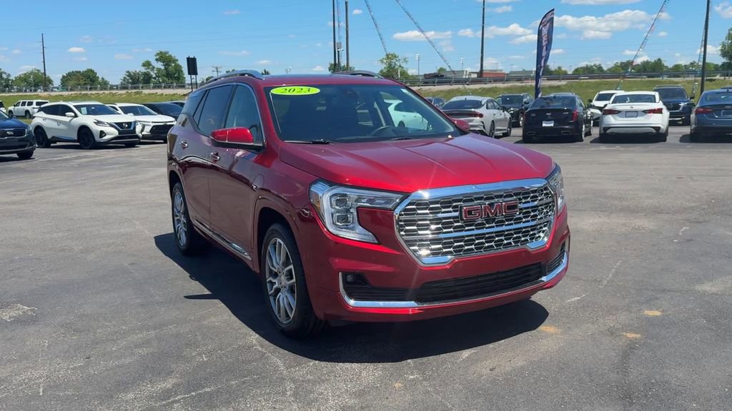 Used 2023 GMC Terrain Denali w/ Denali Premium Package AWD/4WD image 9