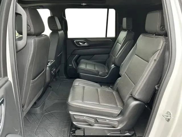 Used 2023 Chevrolet Suburban High Country image 19