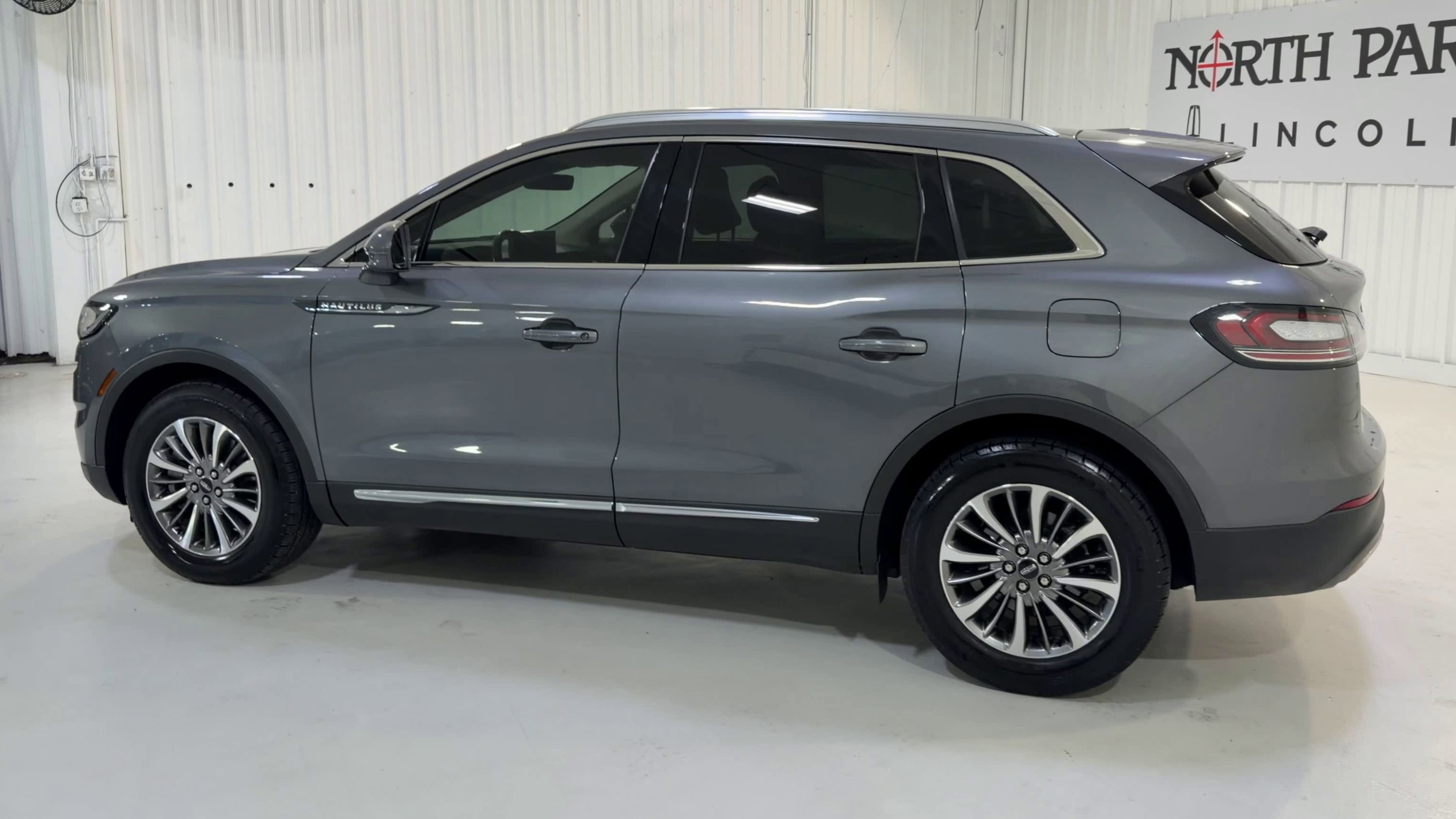 Used 2023 Lincoln Nautilus FWD image 7