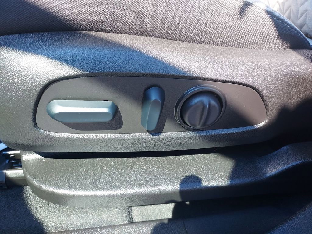 Used 2024 Chevrolet Equinox LS w/ LS Convenience Package image 18