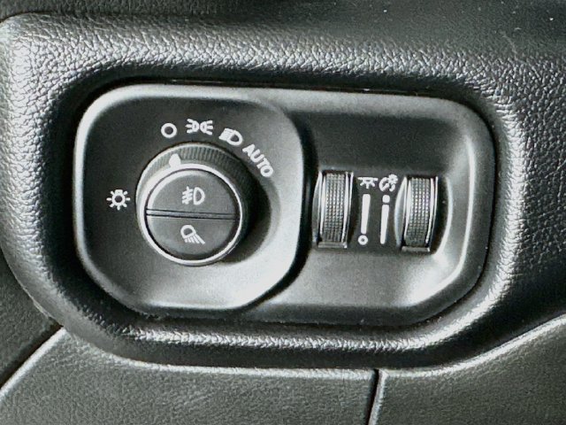Used 2026 RAM 2500 Laramie AWD/4WD image 12