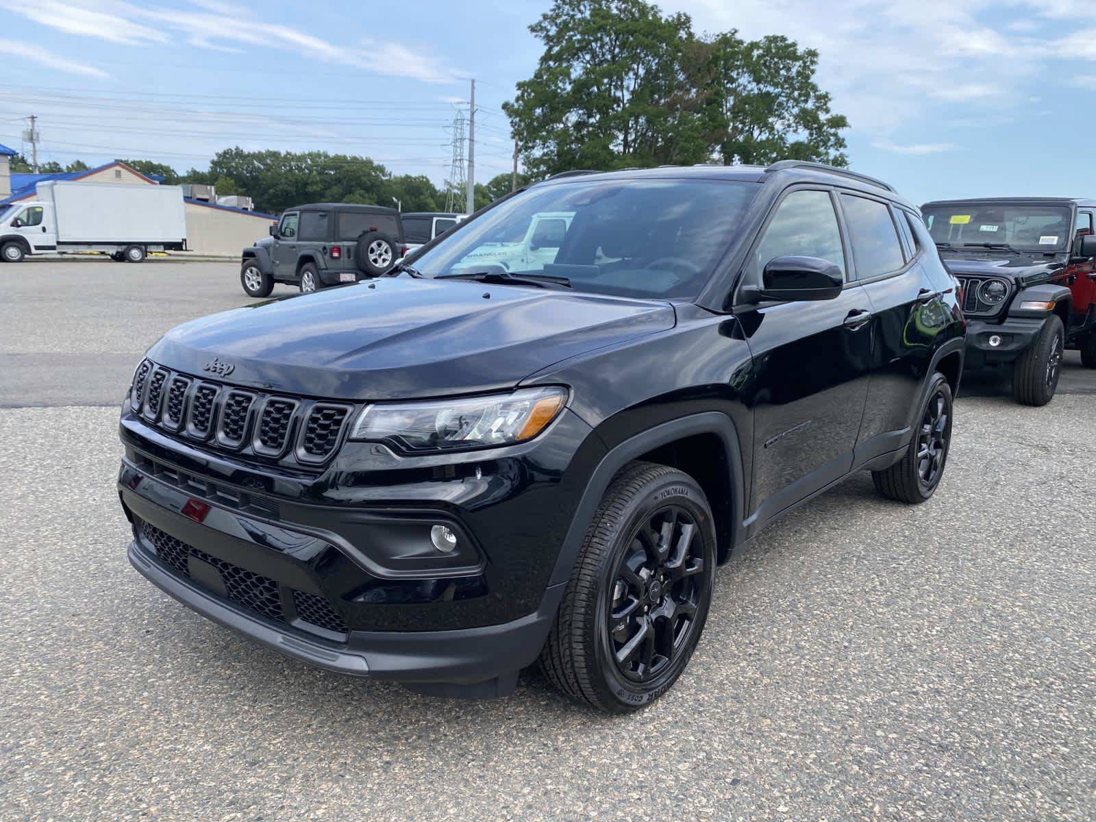 Used 2026 Jeep Compass Latitude AWD/4WD image 9