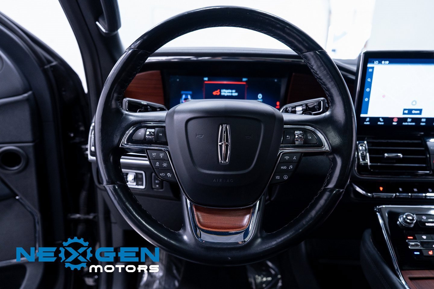 Used 2022 Lincoln Navigator Reserve image 15