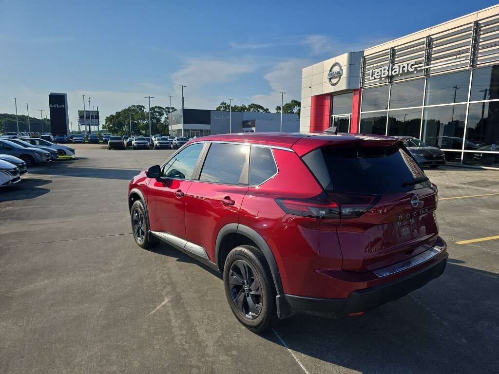 Used 2026 Nissan Rogue SV w/ Cold Weather Package FWD image 4
