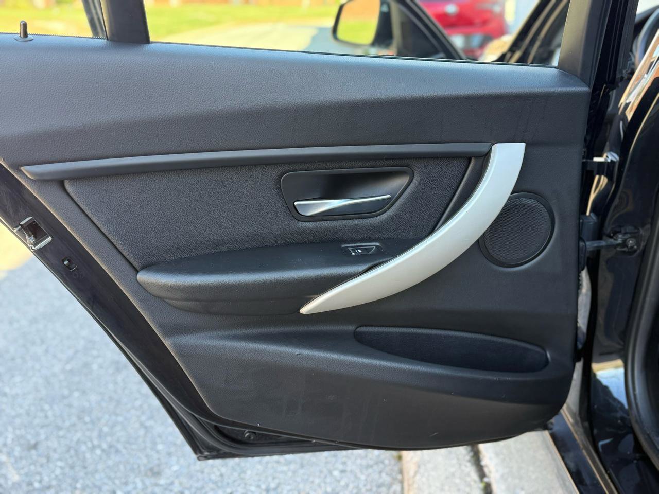 Used 2018 BMW 320i xDrive Sedan w/ Convenience Package image 40