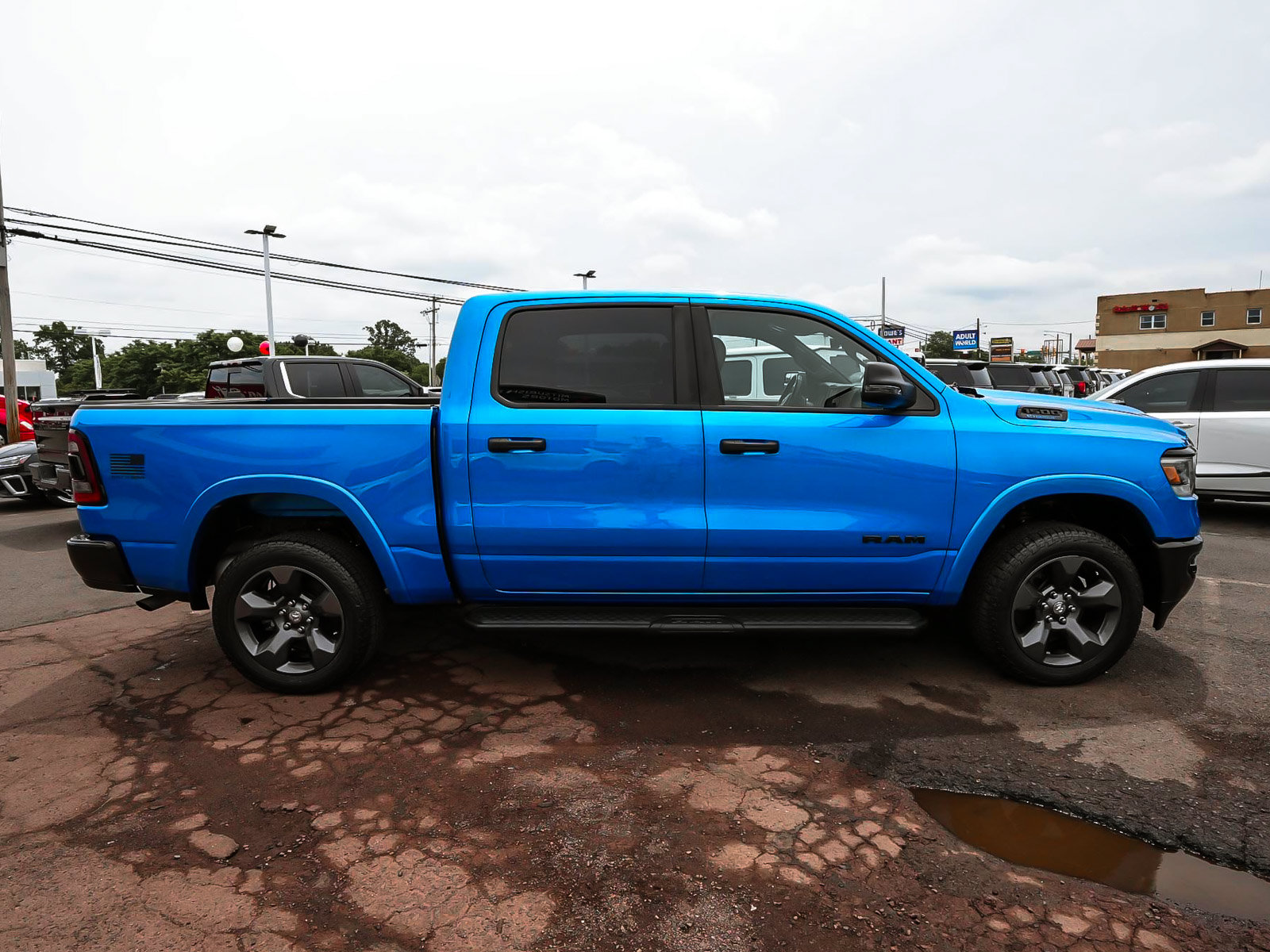 Used 2023 RAM 1500 Big Horn AWD/4WD image 9