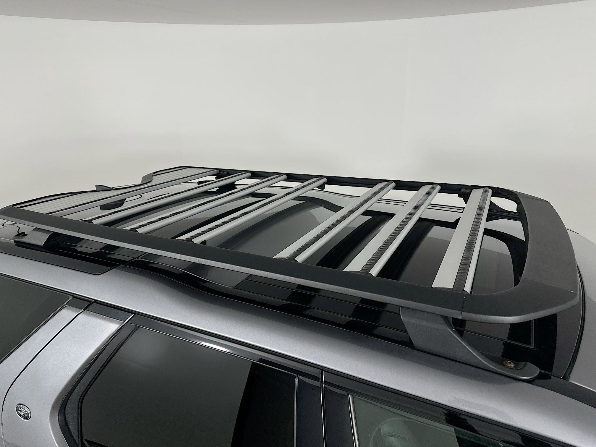 Used 2020 Land Rover Discovery SE image 12