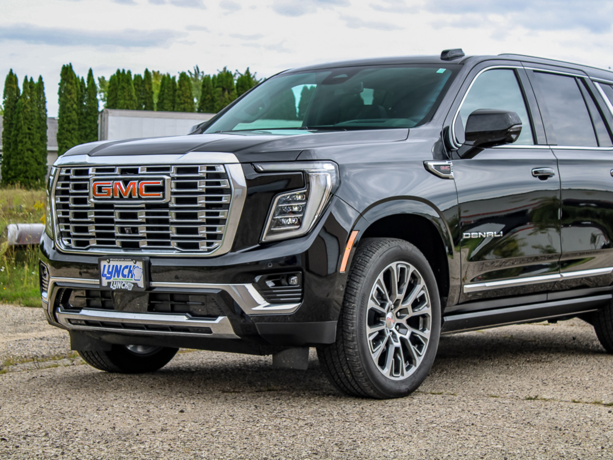 Used 2026 GMC Yukon Denali w/ Sun & Power Step Package AWD/4WD image 8