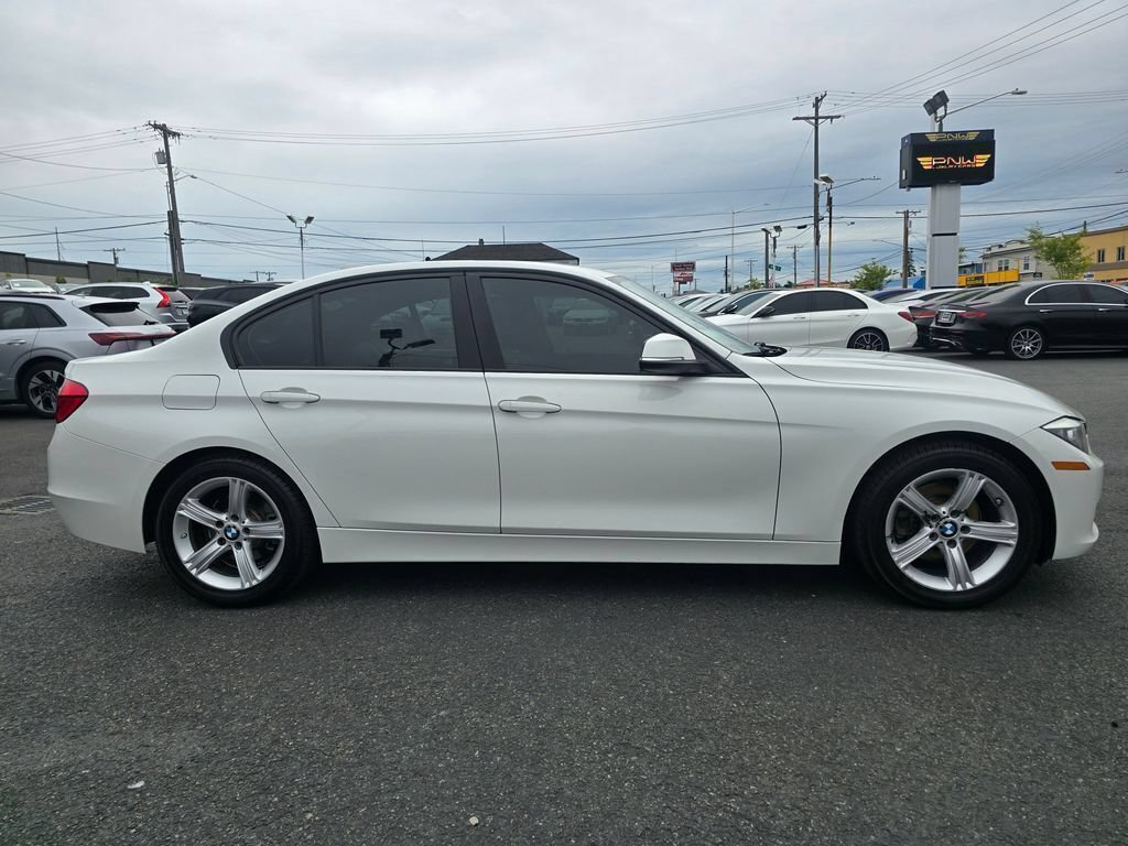 Used 2013 BMW 328i xDrive Sedan AWD/4WD image 5