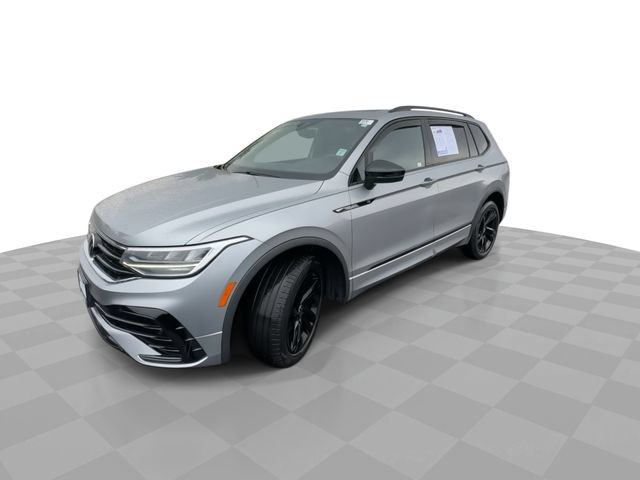 Used 2023 Volkswagen Tiguan SE R-Line AWD/4WD image 4