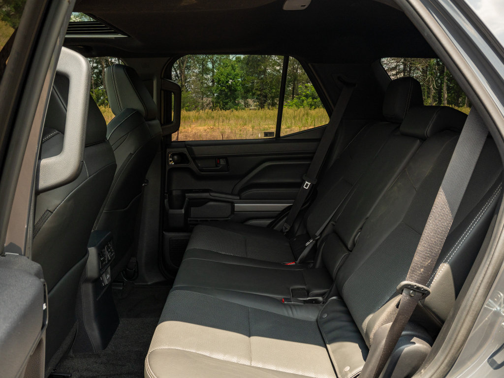 Used 2025 Toyota 4Runner TRD Off-Road Premium AWD/4WD image 14