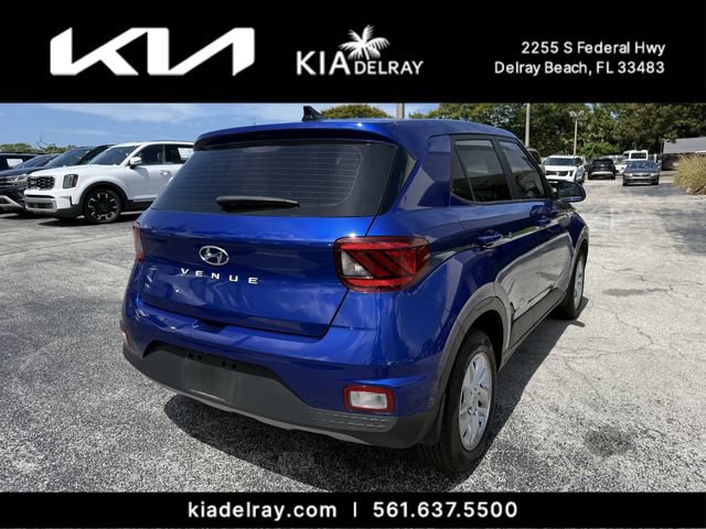 Used 2021 Hyundai Venue SE FWD image 3