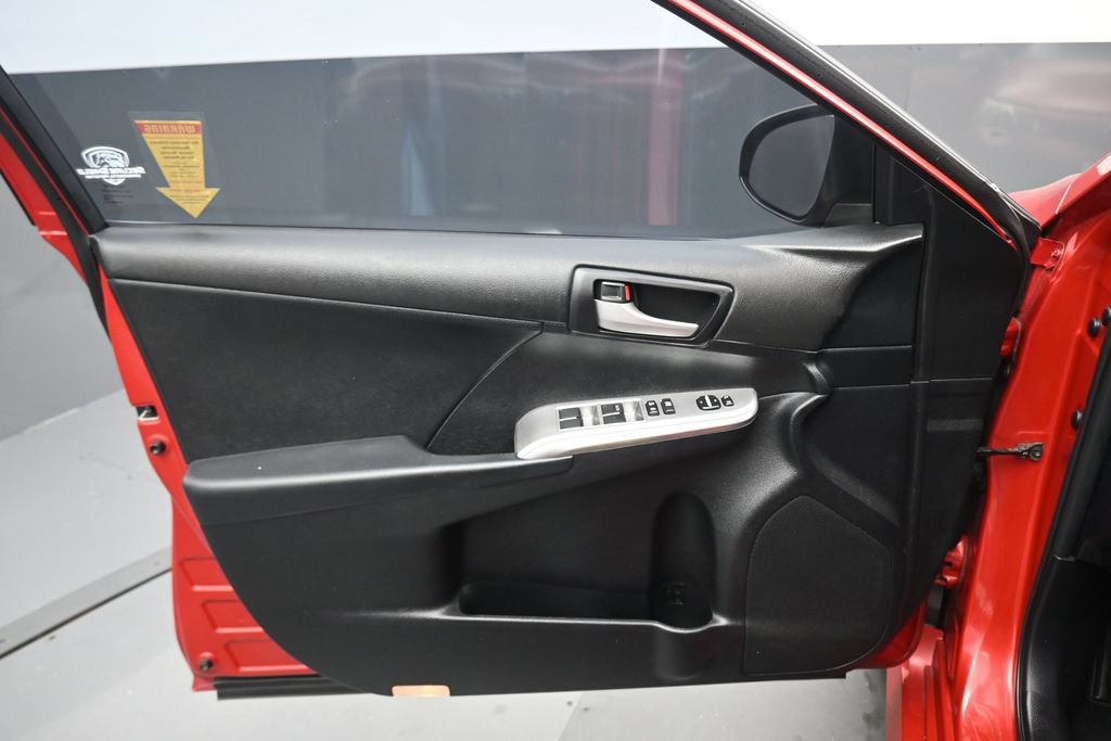 Used 2012 Toyota Camry SE FWD image 9