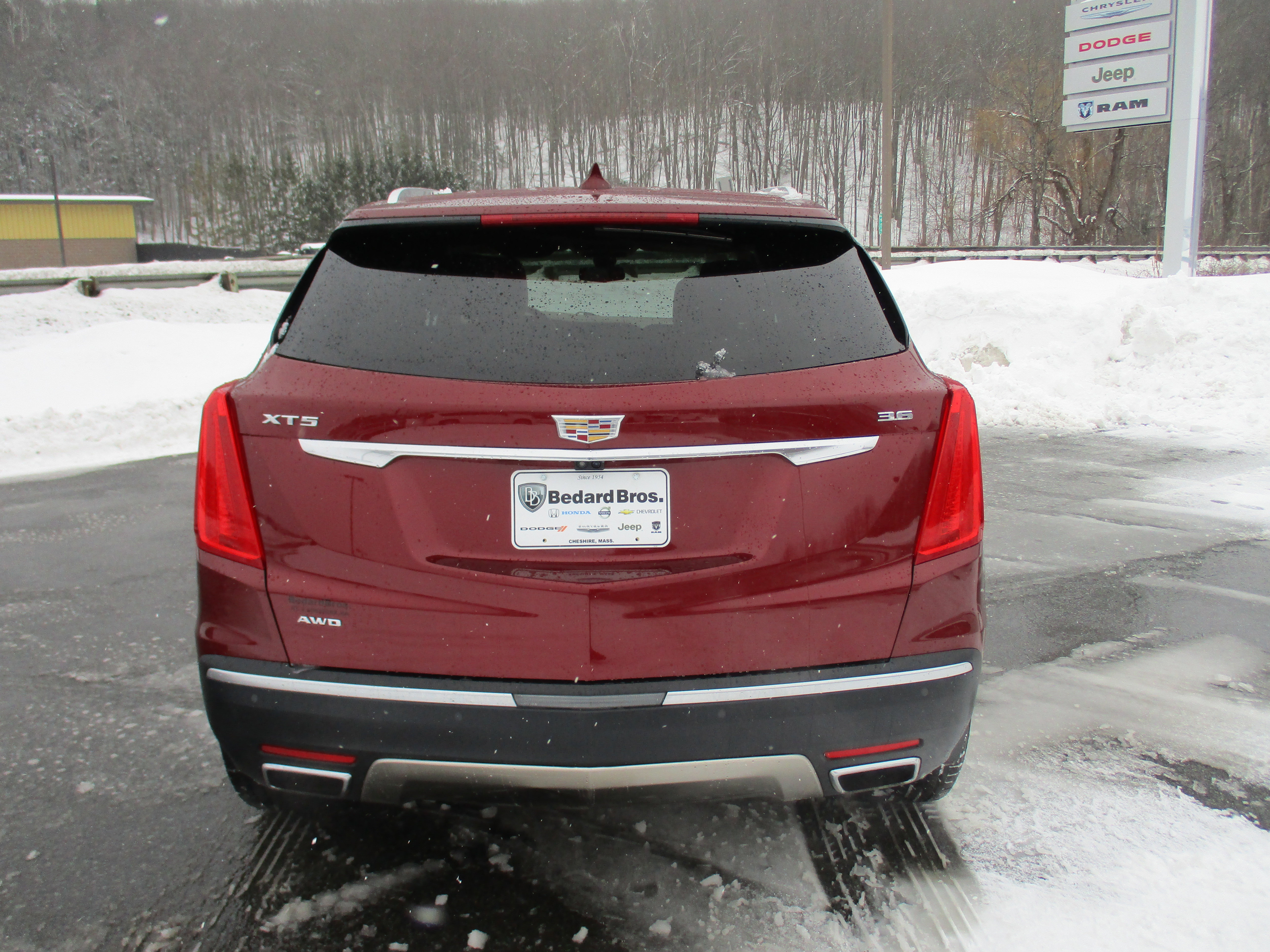 Used 2018 Cadillac XT5 Platinum w/ Driver Assist Package image 6