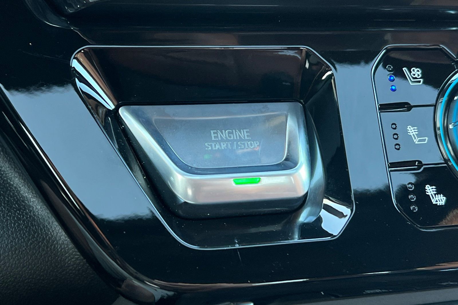 New 2026 GMC Sierra 3500 Denali Ultimate w/ LPO, Black Badging Package image 21