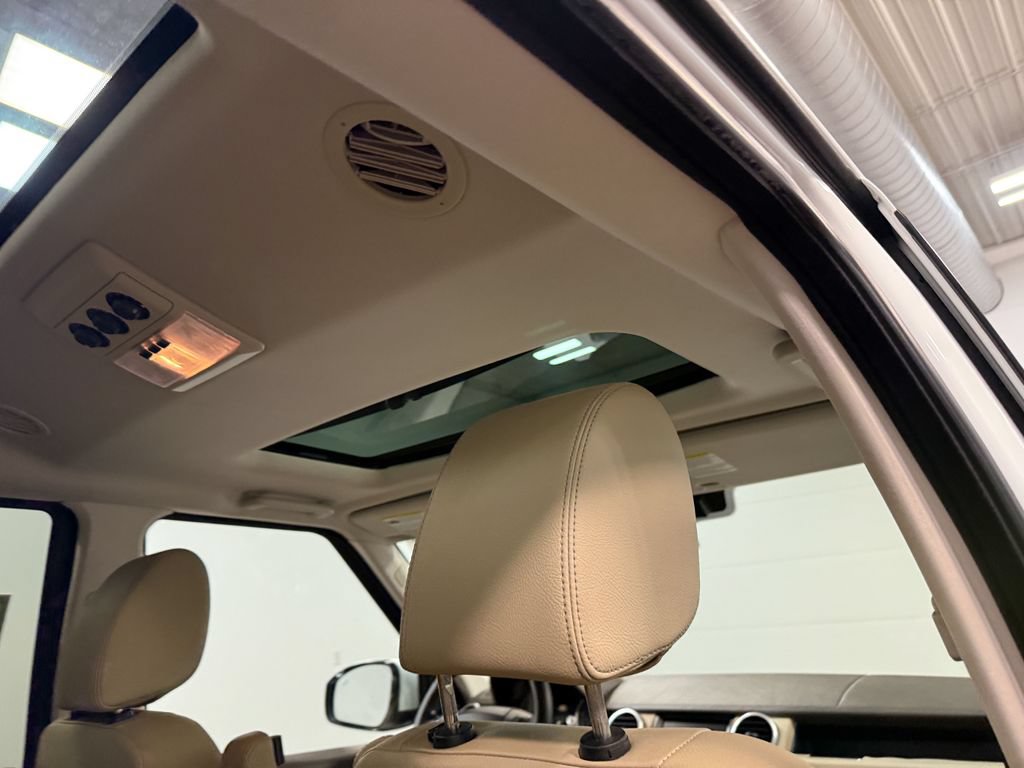 Used 2016 Land Rover LR4 HSE AWD/4WD image 17