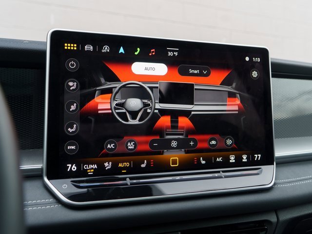 Used 2025 Volkswagen Tiguan SE w/ Panoramic Sunroof Package image 26