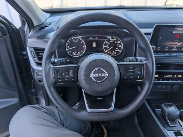 Used 2024 Nissan Rogue SV image 10