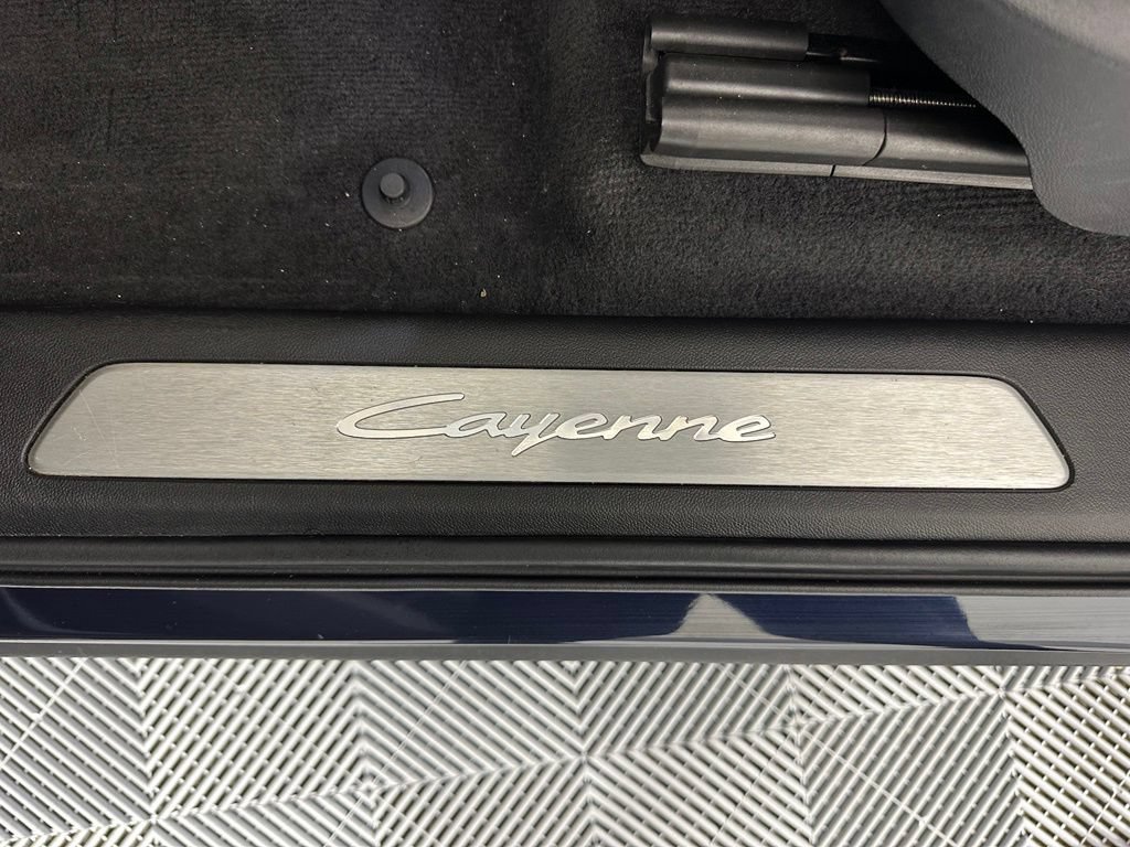Certified 2024 Porsche Cayenne w/ Premium Package Plus (PFM) AWD/4WD image 20