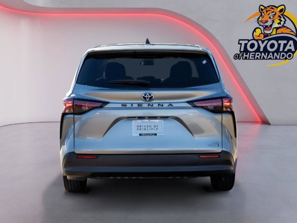Used 2021 Toyota Sienna LE image 6