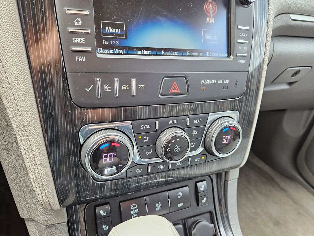 Used 2015 Chevrolet Traverse LT image 22