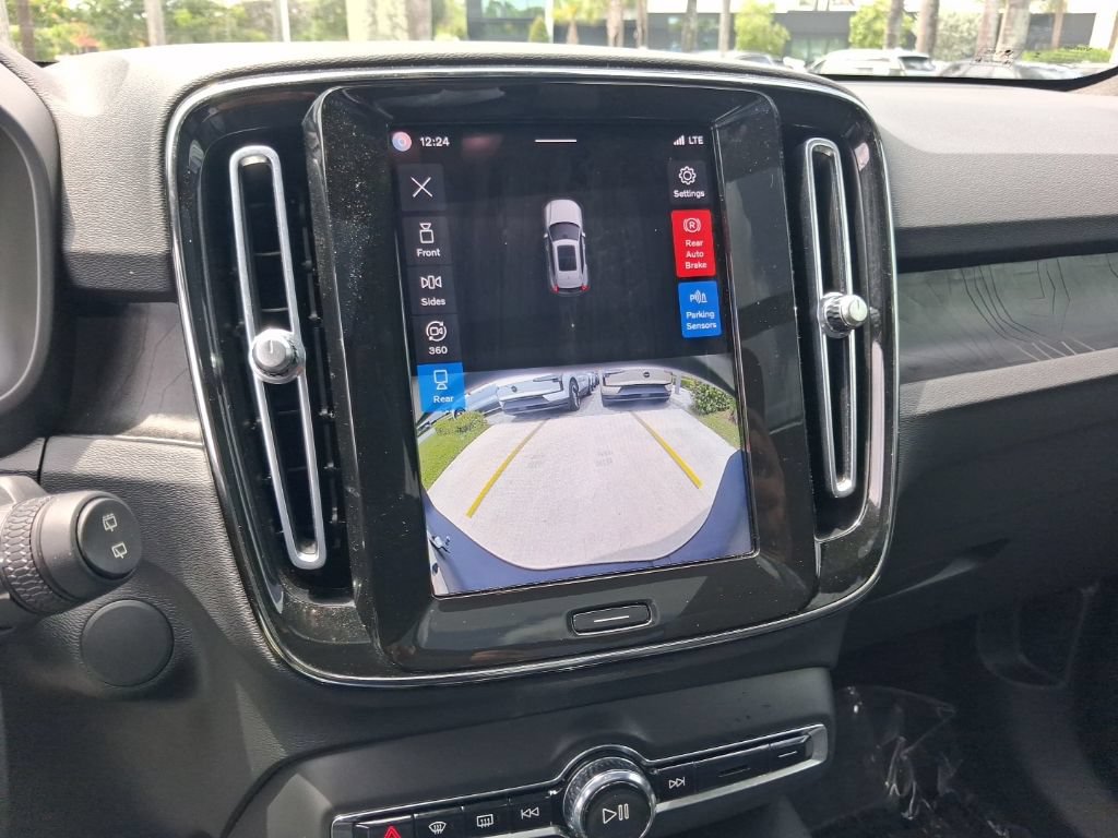 Used 2023 Volvo XC40 Recharge Plus w/ Protection Package Premier AWD/4WD image 23