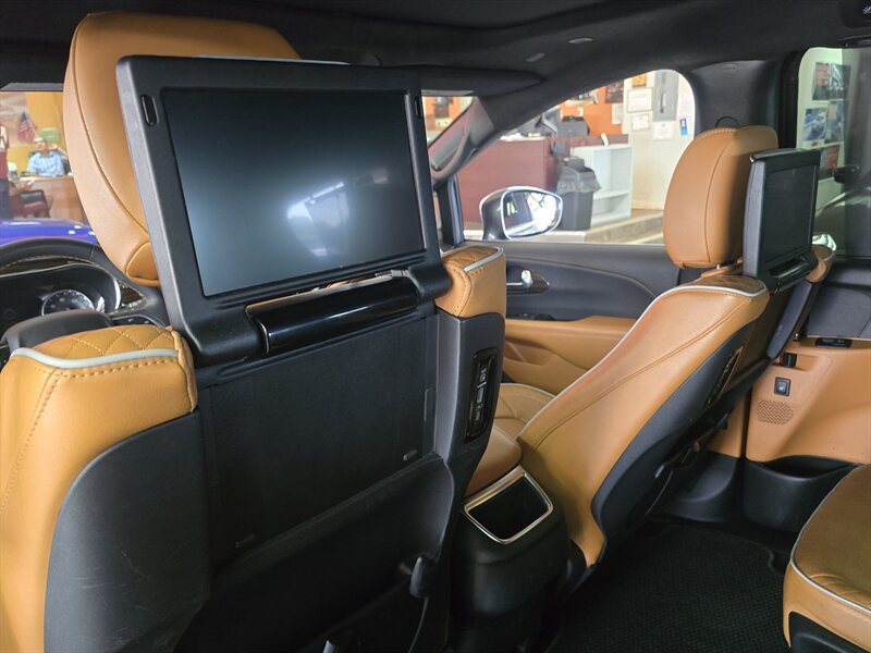 Used 2022 Chrysler Pacifica Pinnacle FWD image 12