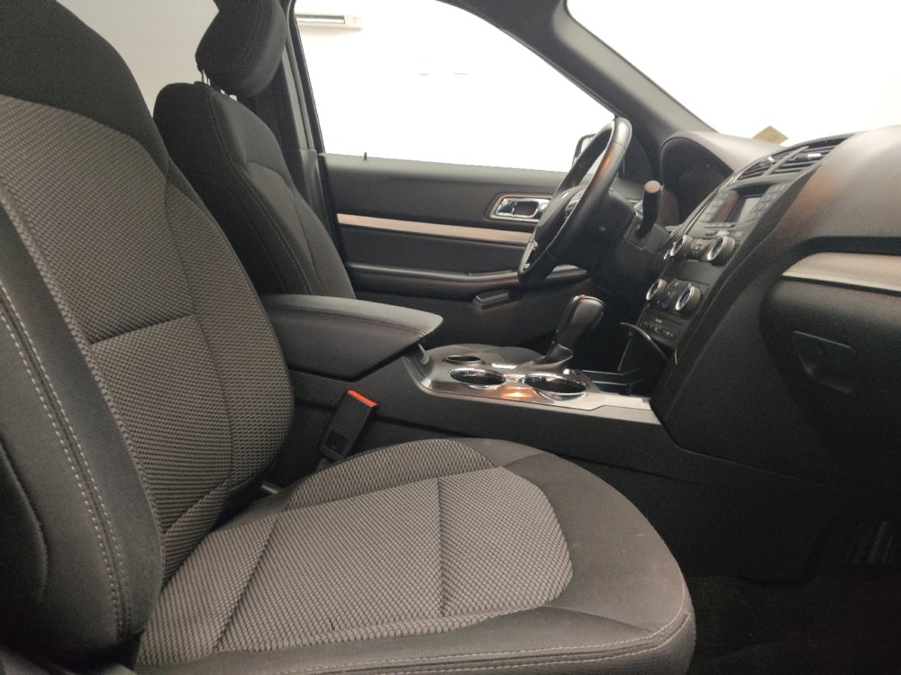 Used 2018 Ford Explorer XLT image 21